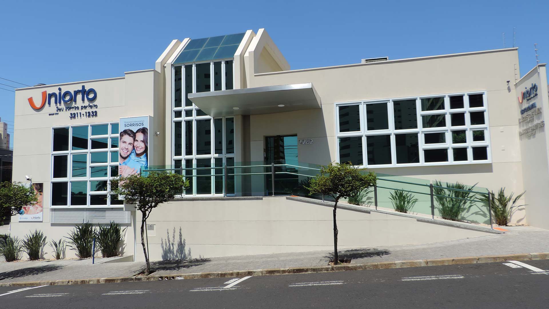 Fachada da clínica Uniorto, em São José do Rio Preto