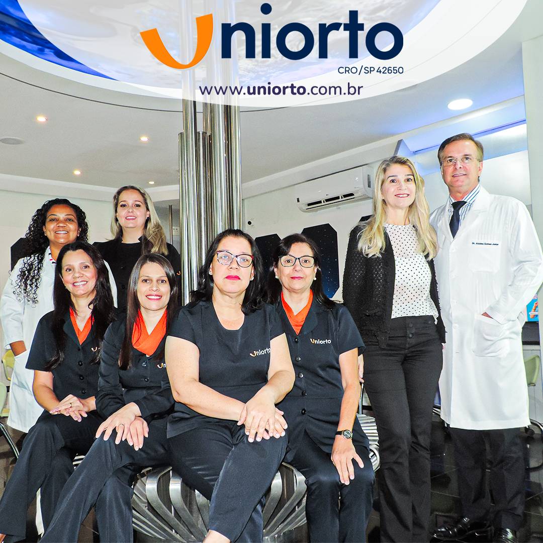 Equipe da Uniorto Ortodontia reunida na clínica