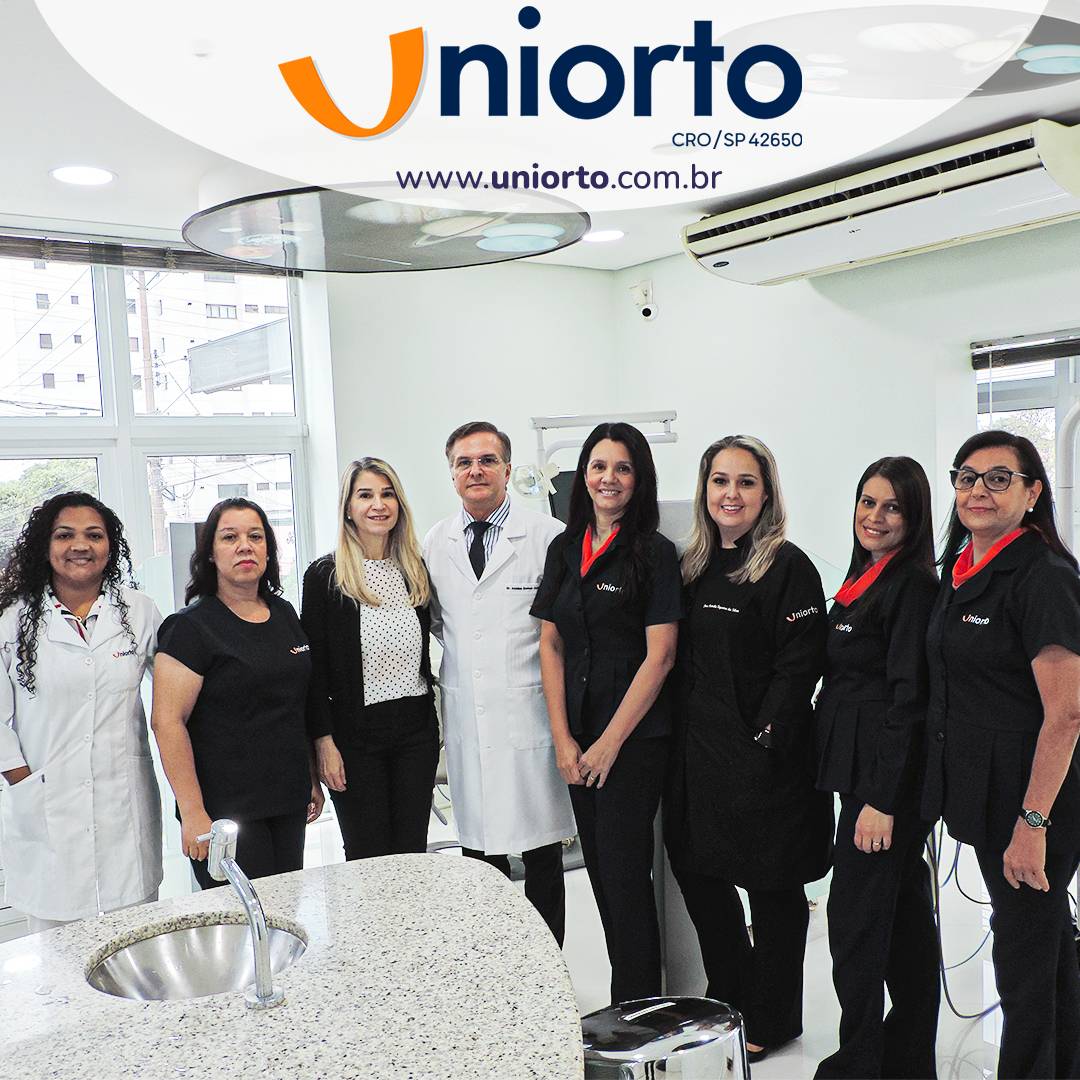 Equipe da Uniorto Ortodontia reunida na clínica